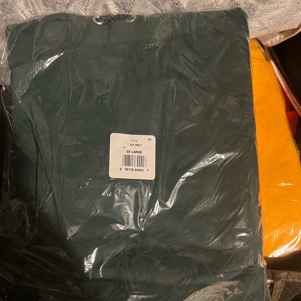 Brand new hoodie hunter green size 5xl